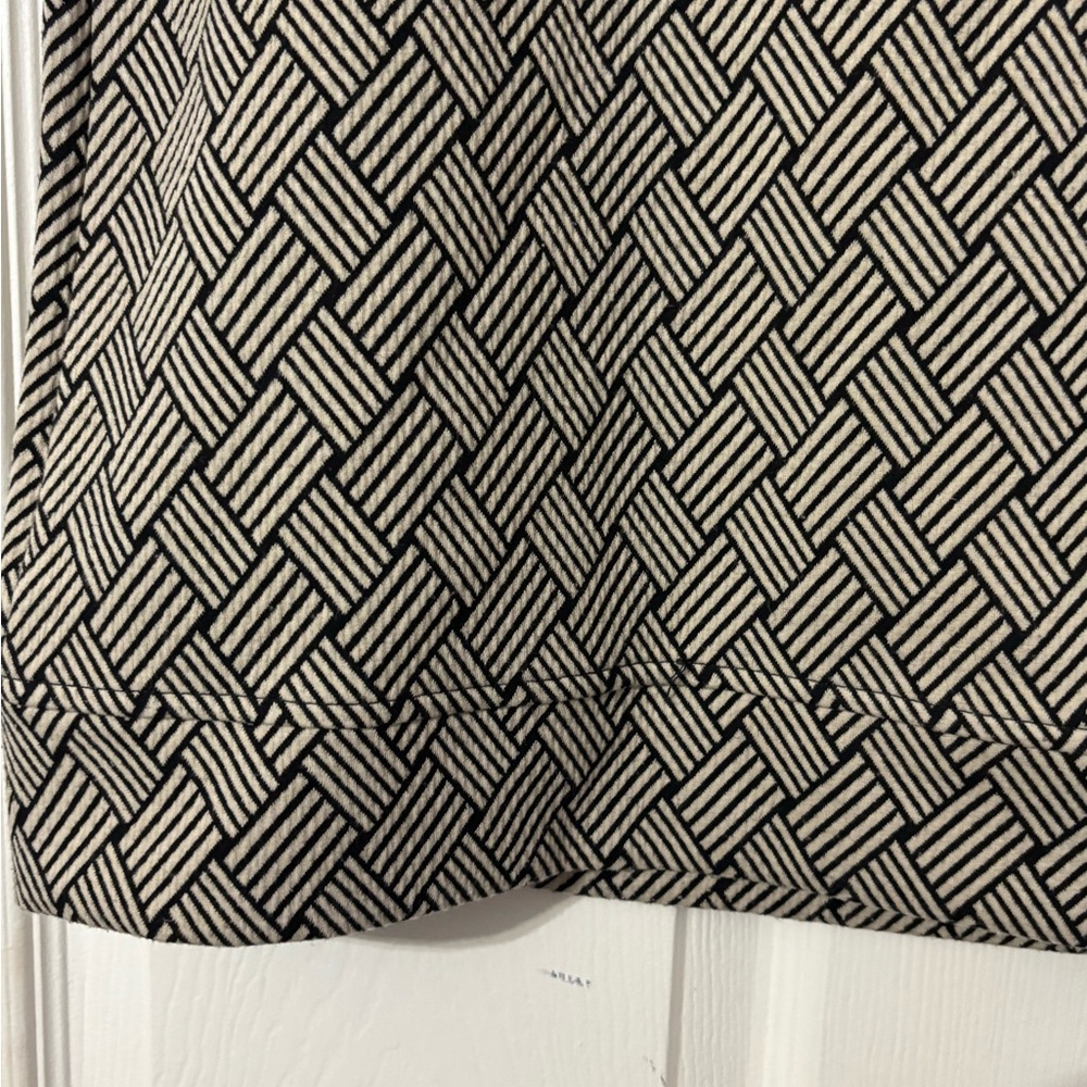 Geometric Pattern Black and White Women's Shorts - Unbranded - Picture 5 of 8